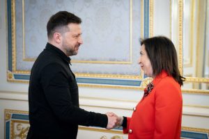 Zelenski se reúne con Robles para abordar la producción conjunta de armamento