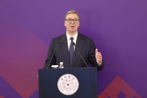 El presidente serbio anuncia que dimitirá y que hará campaña a favor del partido en el poder