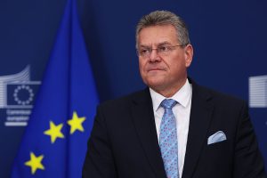La UE y China crean una plataforma para un diálogo comercial «estructurado»