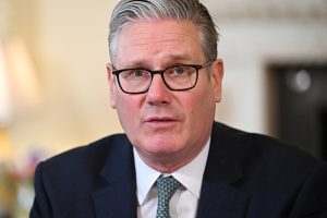 El primer ministro del Reino Unido anuncia la prohibición del uso de las redes sociales para los menores de 16 años