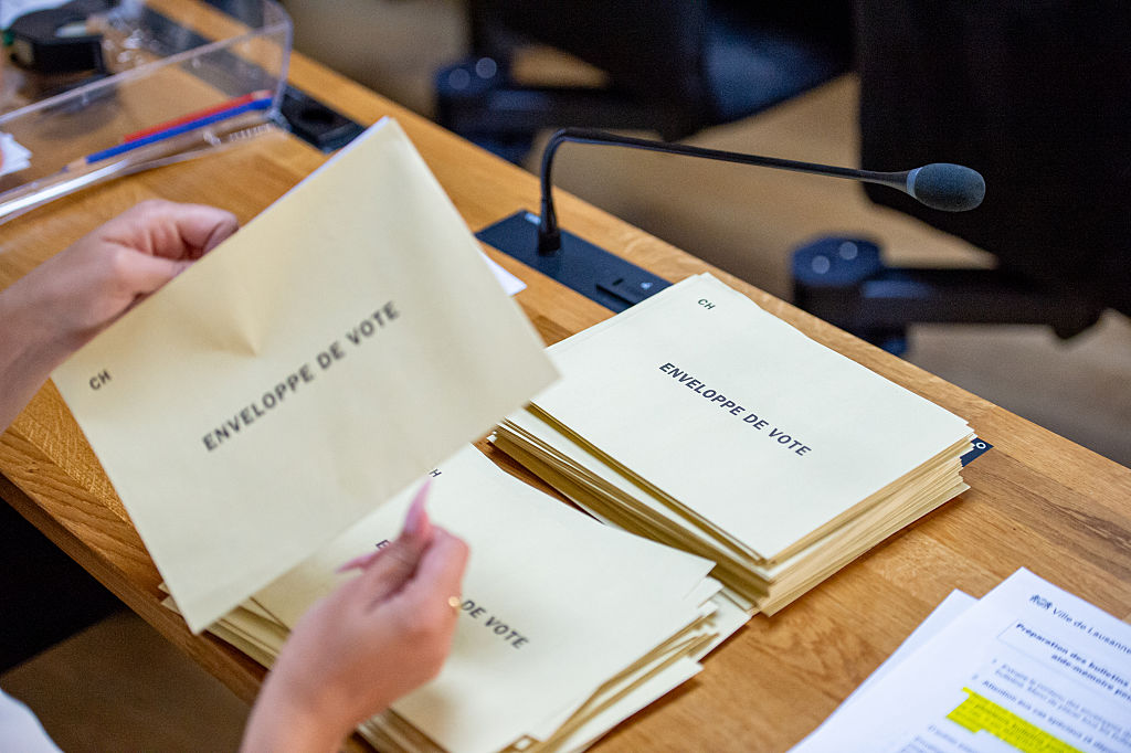 Los suizos rechazan una controvertida propuesta contra la inmigración