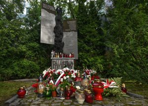 Polonia conmemora a las víctimas de una masacre de la Segunda Guerra Mundial en medio de las tensiones con Ucrania