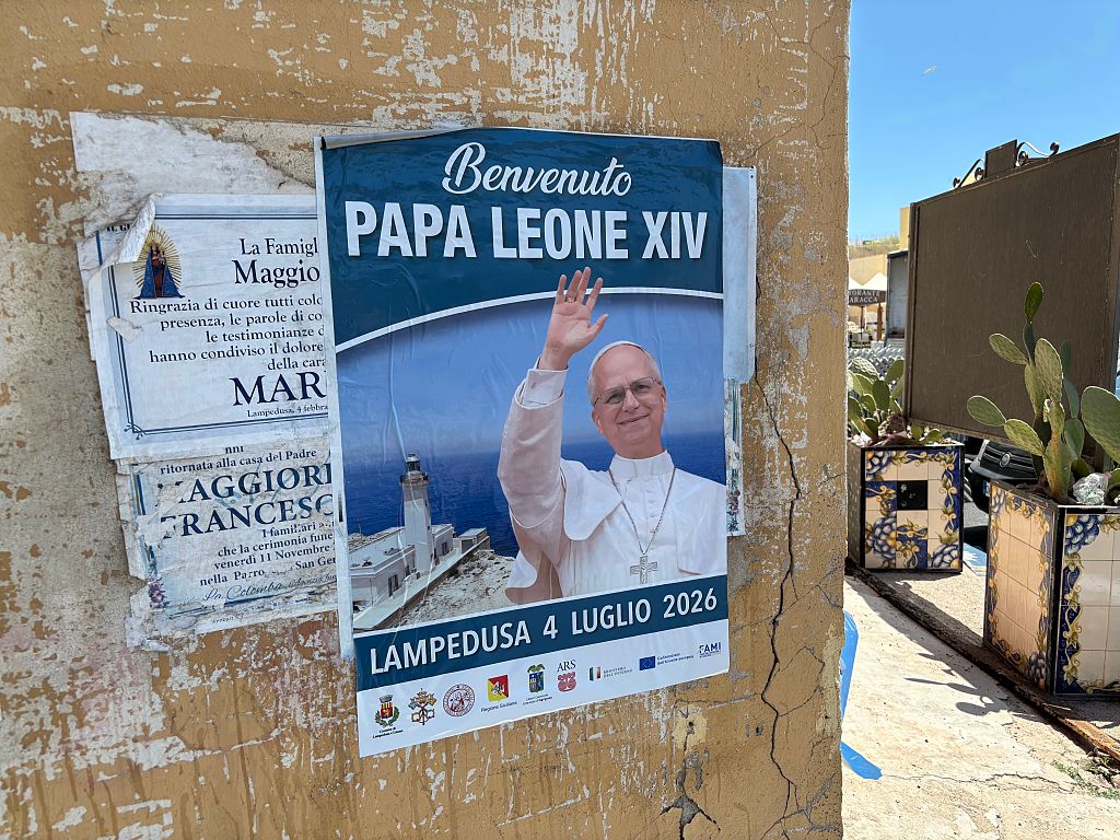 El Papa defiende a los migrantes en una isla del Mediterráneo