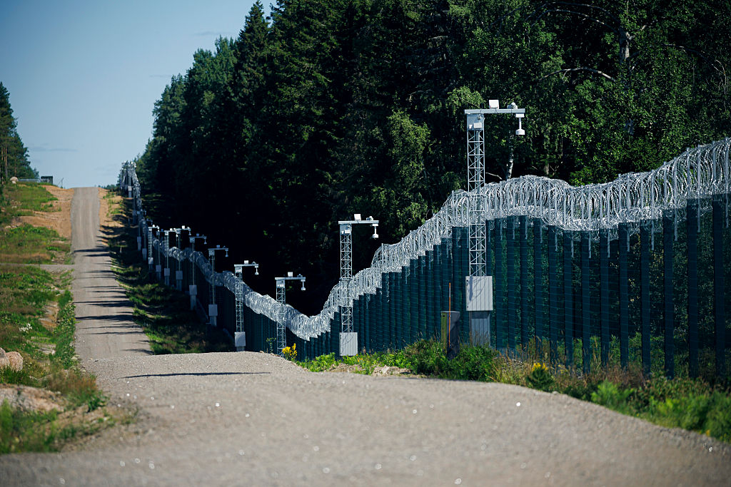 Así vigilan los agricultores finlandeses la frontera con Rusia
