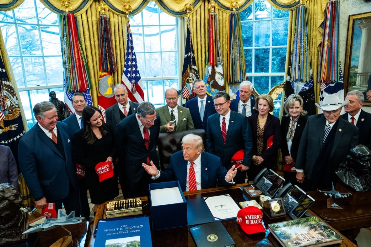 Senadores estadounidenses investigan el regalo de una sortija de diamantes belga a Trump