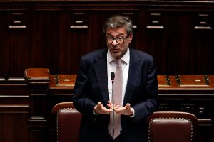 Italia negociará con Bruselas un aumento del gasto en energía y defensa
