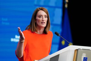 Metsola se suma al «sentido común» de Meloni
