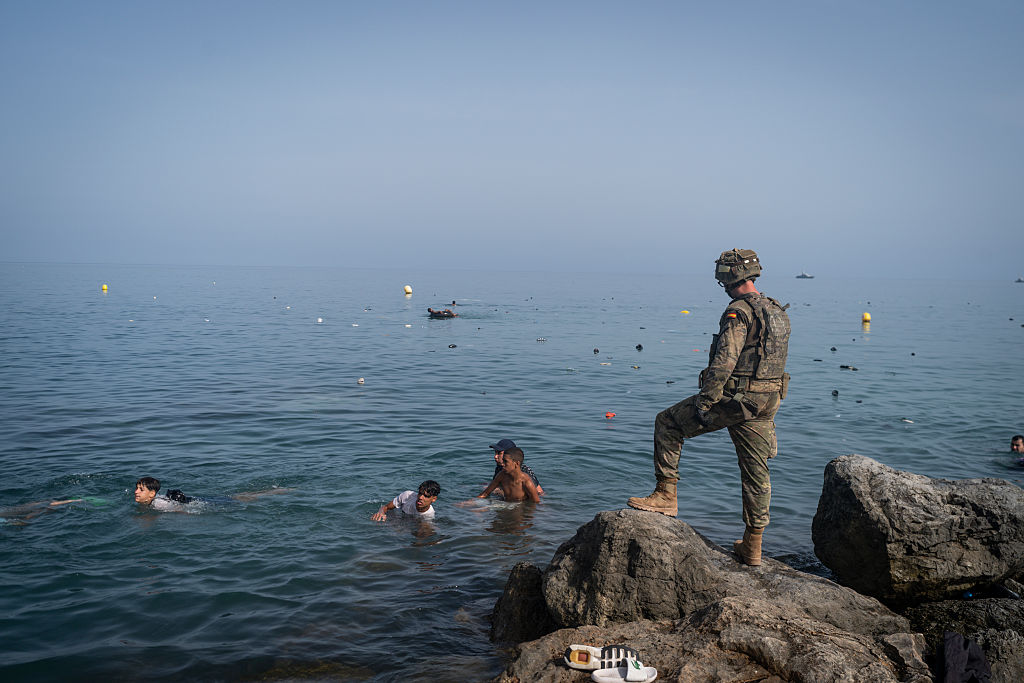 Los marroquíes expulsados de Ceuta lamentan que sus «sueños se hayan hecho añicos»