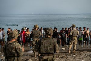 Sánchez acelera la respuesta a la crisis de Ceuta en medio de las críticas