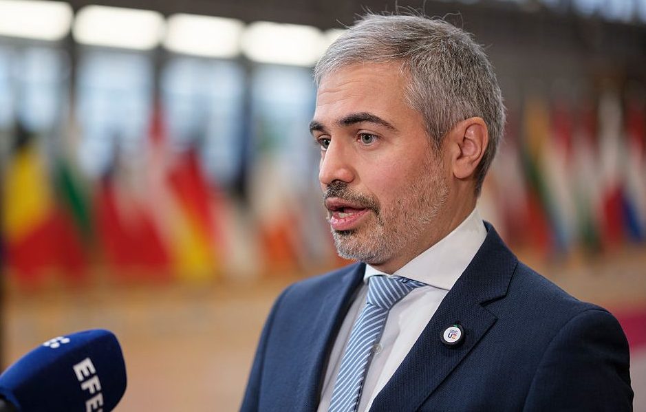 No habrá ampliación sin que el catalán tenga estatus oficial, advierte España