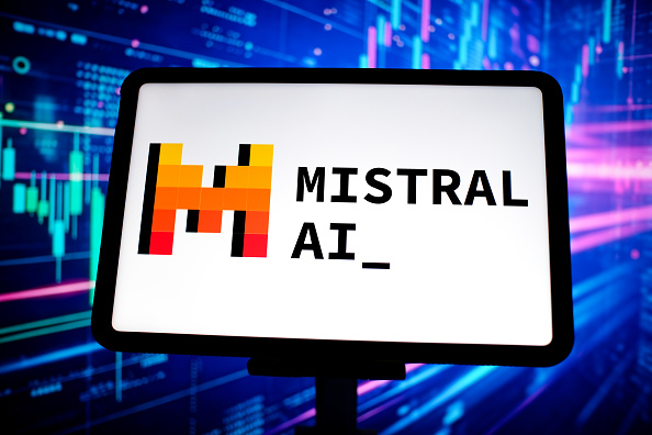La empresa francesa de inteligencia artificial Mistral alcanza una valoración de 21.000 millones de euros