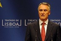 Le président portugais demande des élections anticipées en 2014