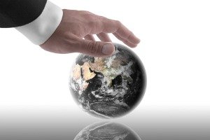 La Commission accuse les entreprises de « pensée unique » et prône la responsabilité sociale