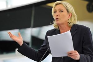  L'UE s'inquiète de la montée de l'extrême-droite en France