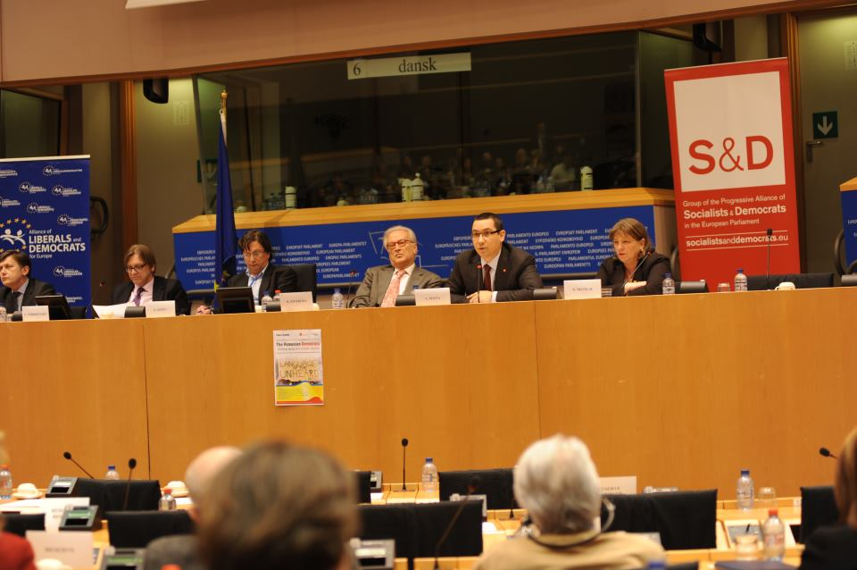 Guy Verhofstadt et Hannes Swoboda soutiennent l’opposition en Roumanie