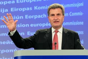 Günther Oettinger affirme à Volkswagen qu'il a assoupli les nouveaux objectifs sur le CO2