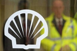 Manifestation contre le financement des sciences de la Terre par Shell