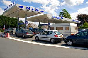 Des normes d'efficacité exigeantes réduiraient les coûts pour les automobilistes