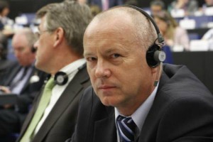 Un eurodéputé tchèque nie avoir présenté une proposition sur le bruit de la circulation rédigée par Porsche