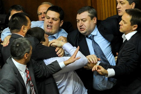 Mykola Azarov devient premier ministre ukrainien 