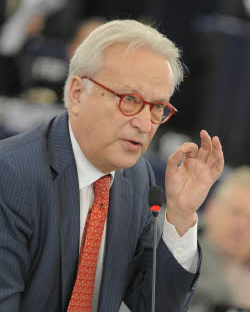 Hannes Swoboda : pas de problème pour revenir à des budgets annuels