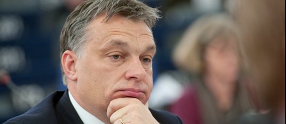 Au Parlement, la droite et la gauche se taclent sur la Hongrie