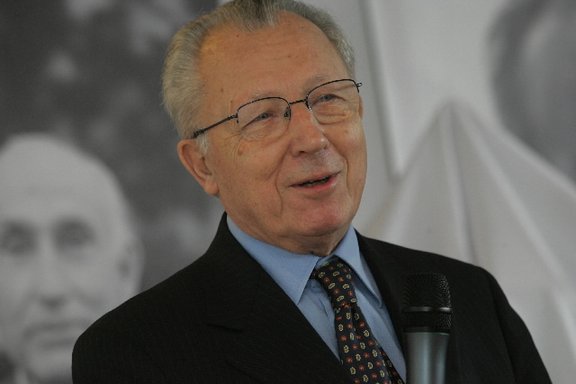 Il faut renouer le dialogue franco-allemand, selon Jacques Delors
