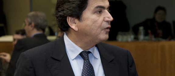 Le SEAE ne doit pas dépendre de la Commission, prévient Lellouche