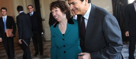 La France commence son recrutement pour le SEAE