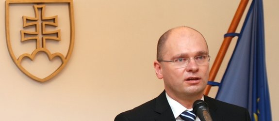 La Slovaquie veut prendre son temps pour voter sur le FESF