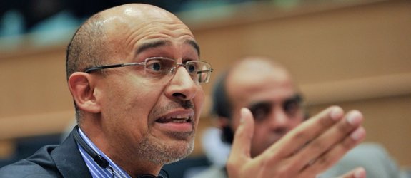 Un député européen provisoirement à la tête du PS