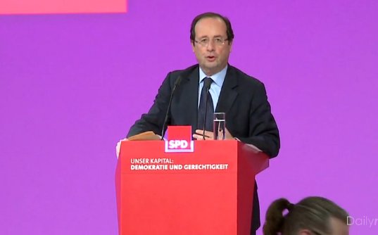 François Hollande en opération séduction à Berlin