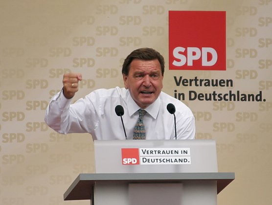 Gerhard Schröder récuse les politiques d’austérité en Grèce