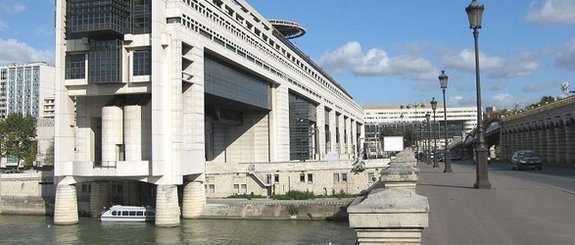 Standard & Poor's critiqué après la dégradation de la note de la France