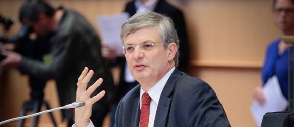 Tonio Borg esquive les polémiques avec le Parlement 