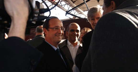 François Hollande se pose en challenger médiatique à Bruxelles