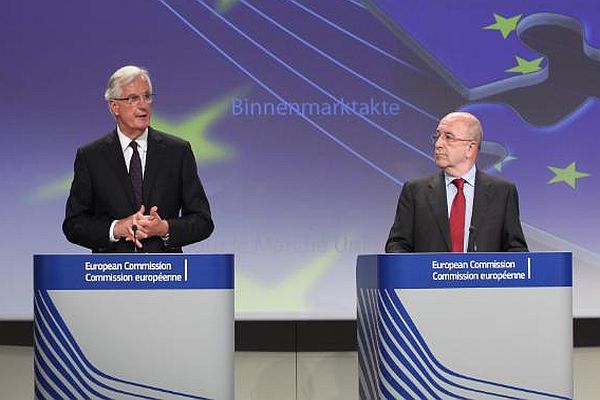 La Commission présente ses mesures sur les commissions interbancaires