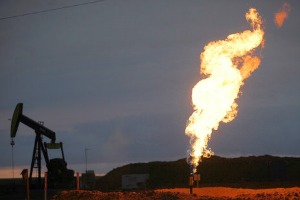 La Commission songe à une directive gaz de schiste