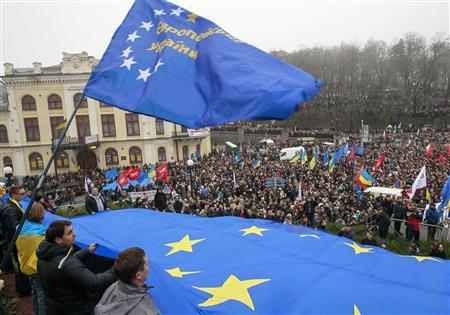 Les Ukrainiens manifestent contre l'arrêt des négociations avec l'UE