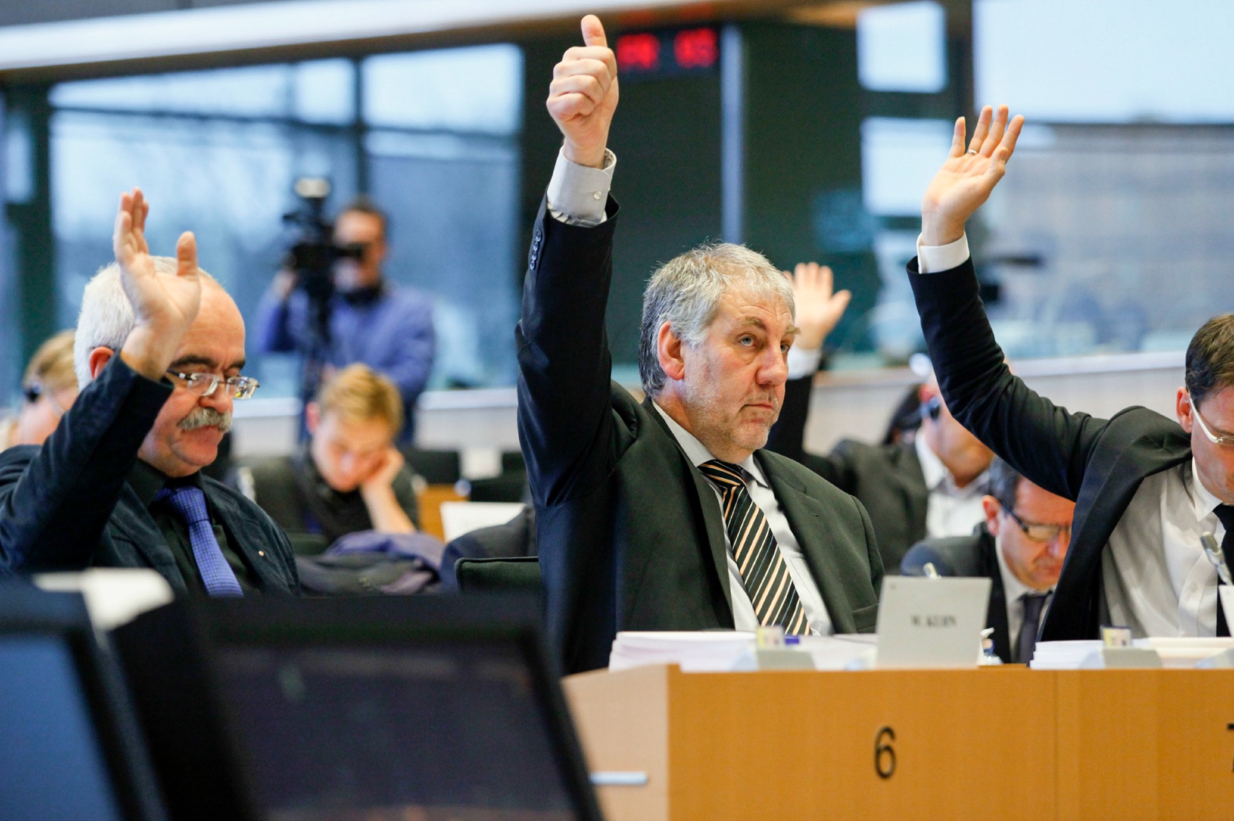 Le Parlement durcit les règles de financement pour les partis politiques européens