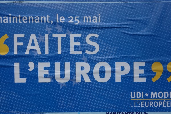 Le centre se pose en opposant frontal au Front National