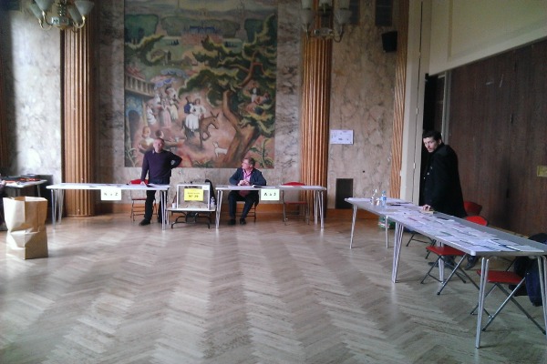Bureau de vote en heure creuse à Paris – élections européennes du 25 mai 2014 ©EURACTIV.fr