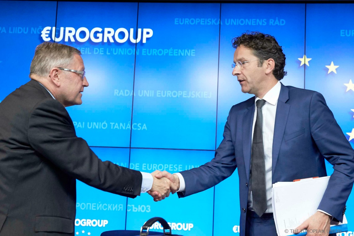 Klaus Regling (Left), CEO of the European Stability Mechanism, and Jeroen Dijsselbloem, President of the Eurogroup in Brussels on 5 May 2014. [Council of the EU]