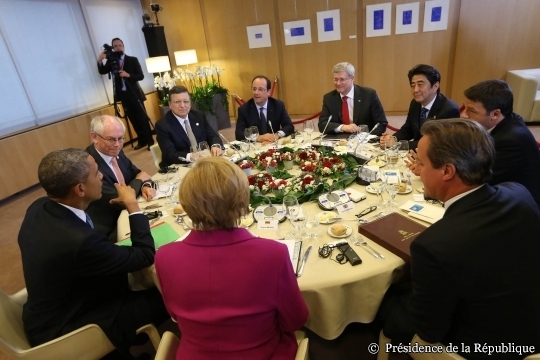 Hollande arrondit les angles au G7