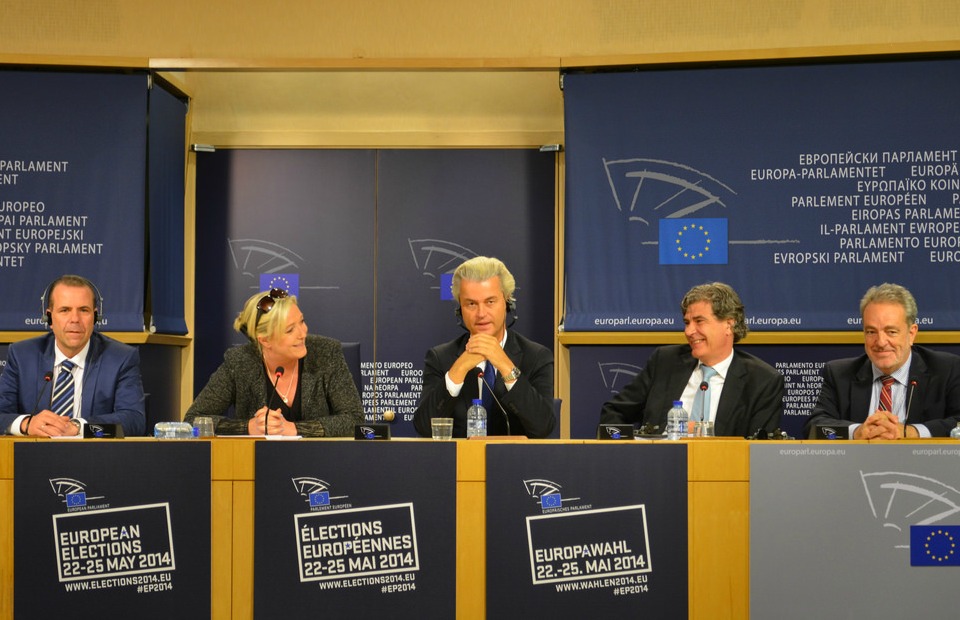 Le Front national échoue à créer son groupe politique