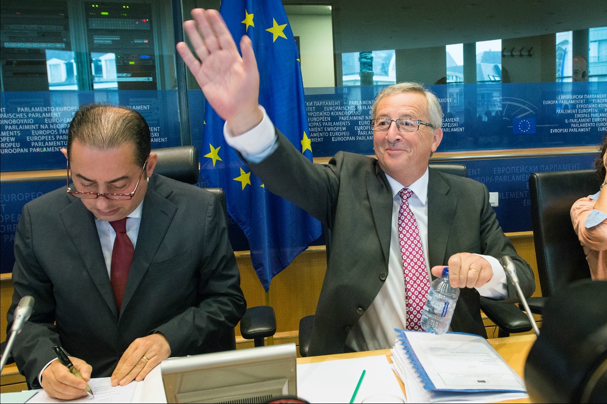 Juncker tente de remporter l'adhésion des partis politiques européens
