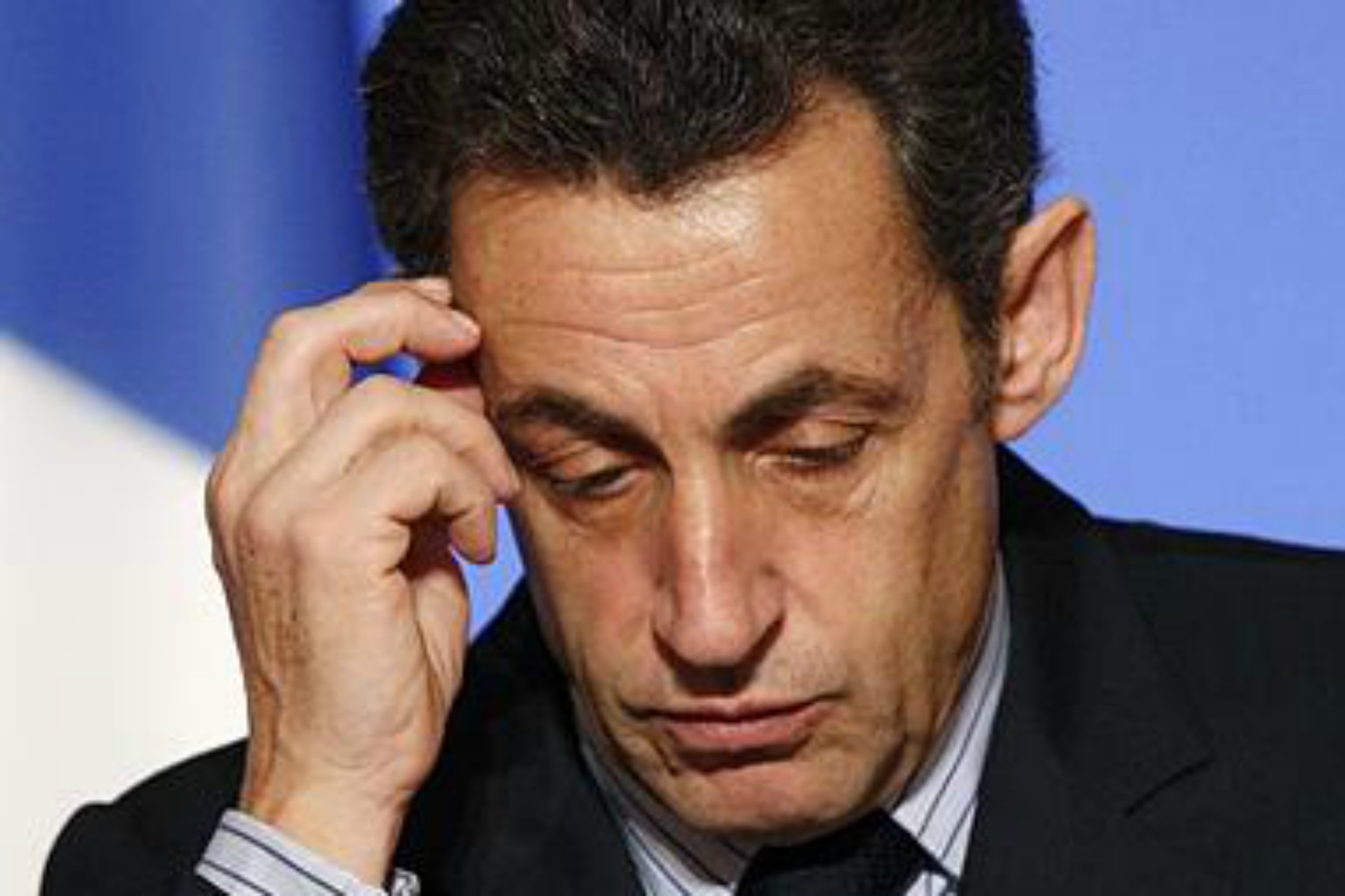 Sarkozy condamne le traitement français de la crise grecque