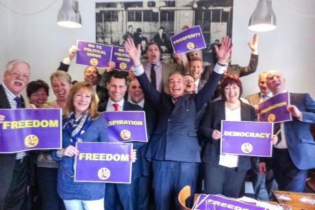 L’UKIP propose « une bière avec Nigel » Farage pour lever des fonds