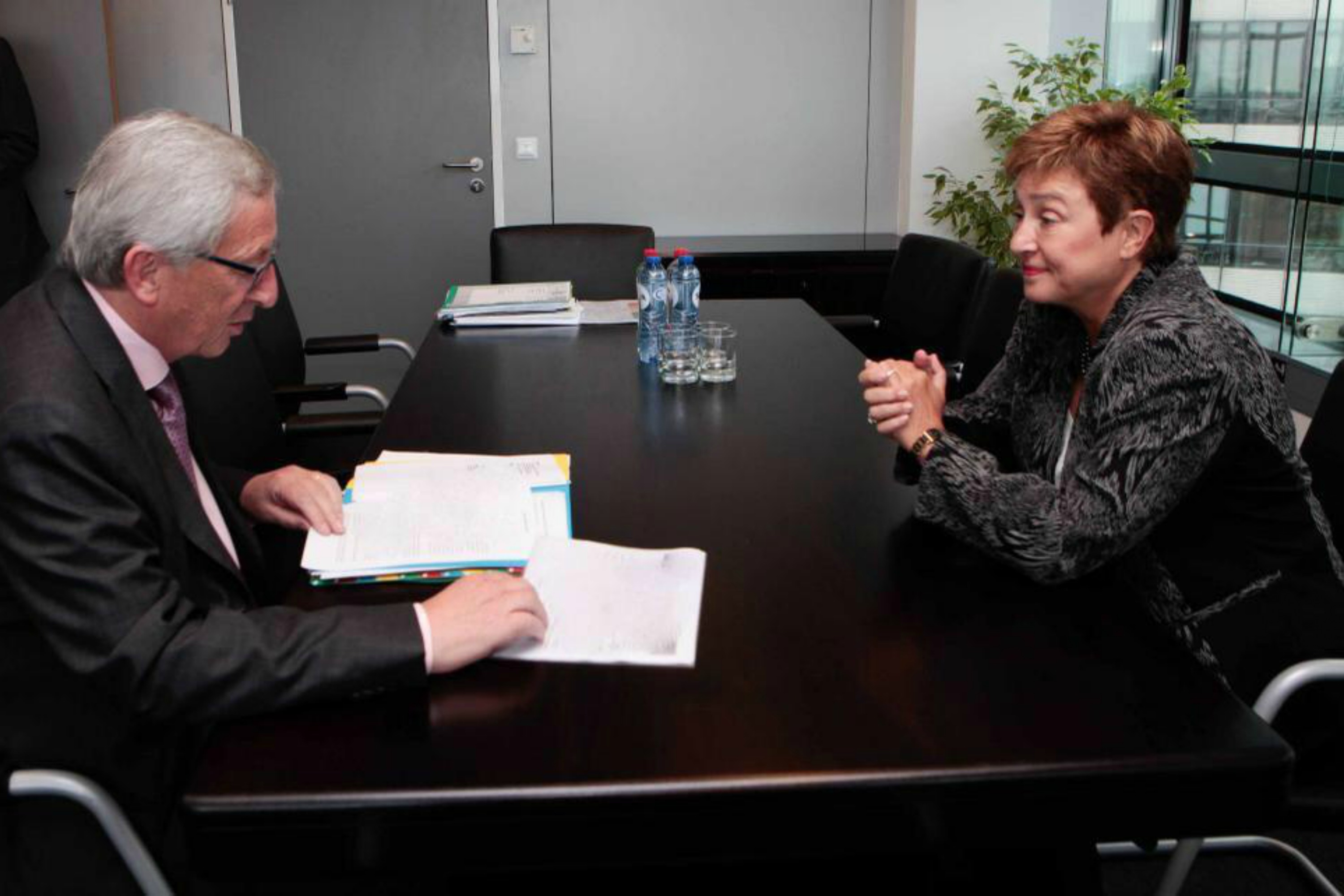 Entretiens à la chaîne pour les candidats à la Commission