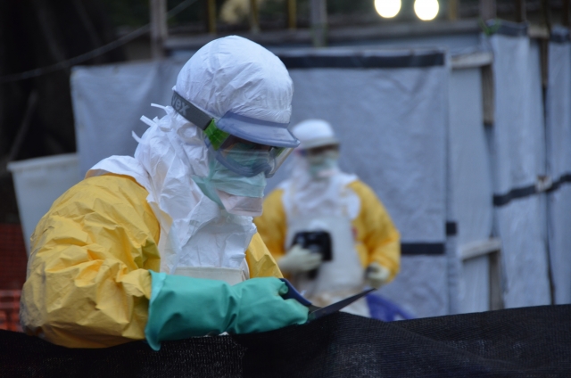 Sans intervention internationale, le nombre de cas d’Ebola pourrait être multiplié par dix